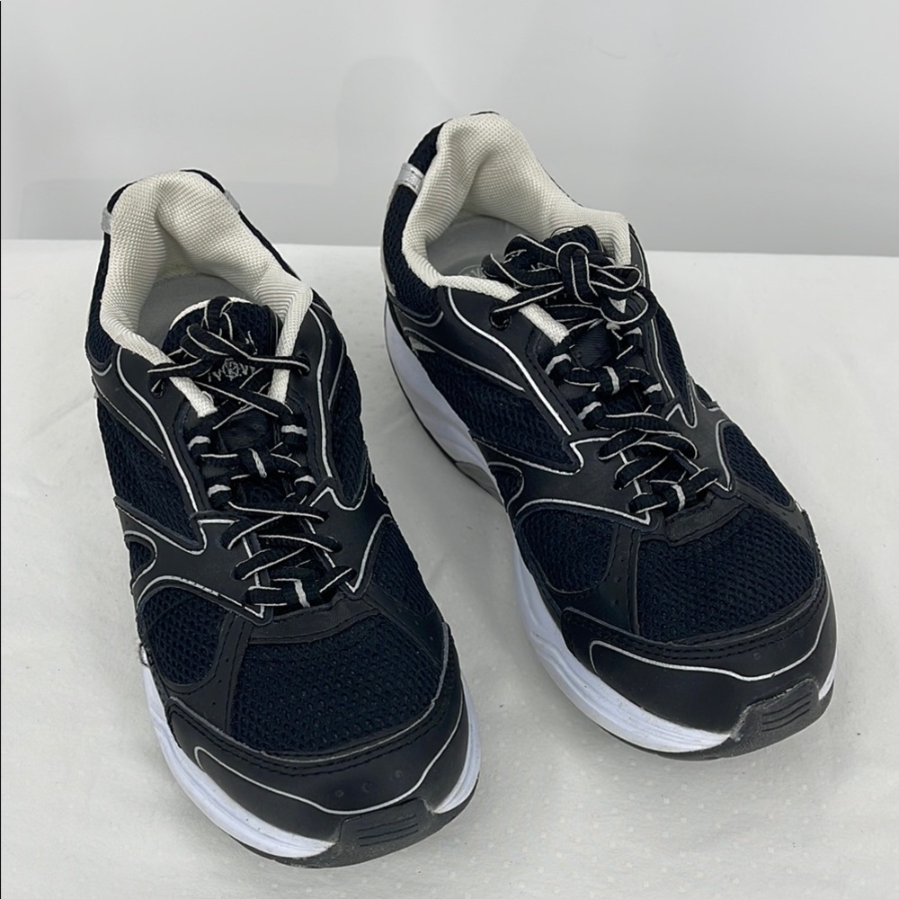 DANSKIN NOW WOMENS SIZE 6.5 Black Athletic Shoes